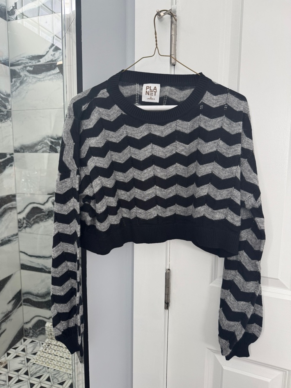 Planet Lace Chevron Crop Sweater - Black & Gray